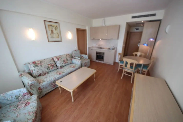 Apartment with balcony and with sea view