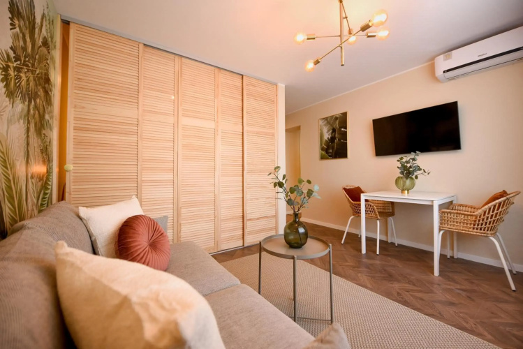 TROPICAL FEEL. 2BR Apt at Sala Palatului