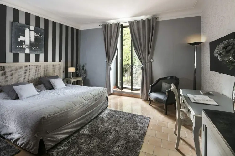 Suite with balcony and with garden view