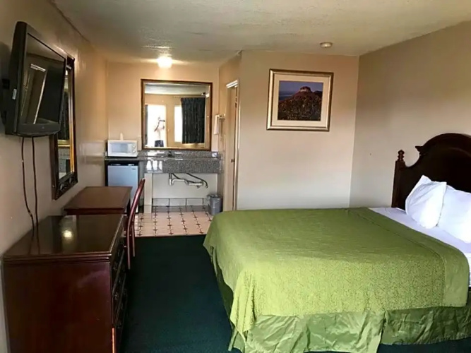 Travelers Inn