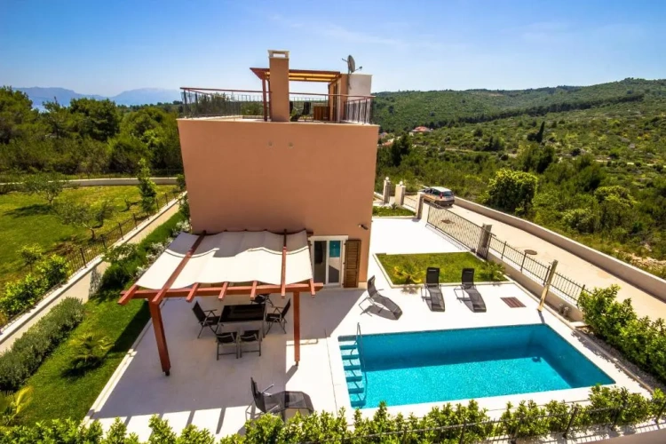 3 Bedrooms Villa