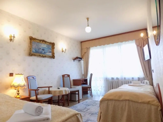 Standard Twin room with balcony