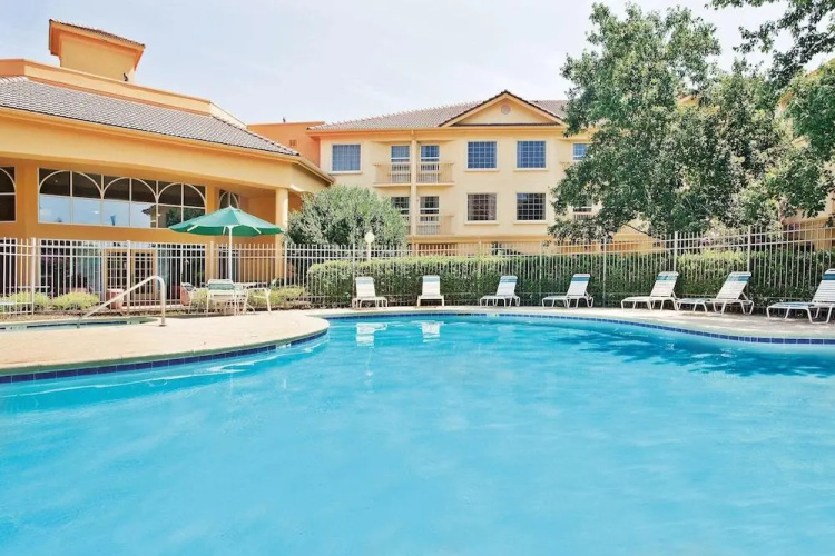 # 941 La Quinta Inn & Suites