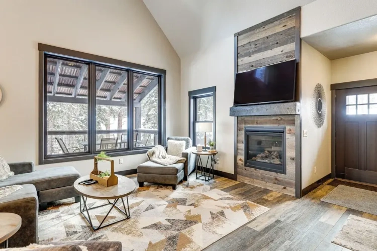 4 Bedrooms Cottage with balcony