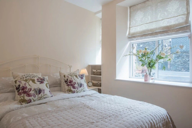 Cozy 1BR Apartment Central Ambleside With Parking