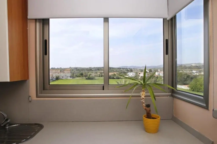3 Bedrooms Apartment