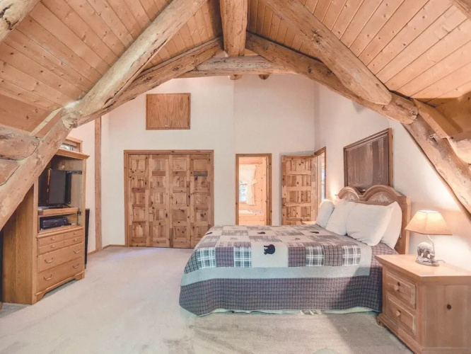 Bear Den Log Cabin
