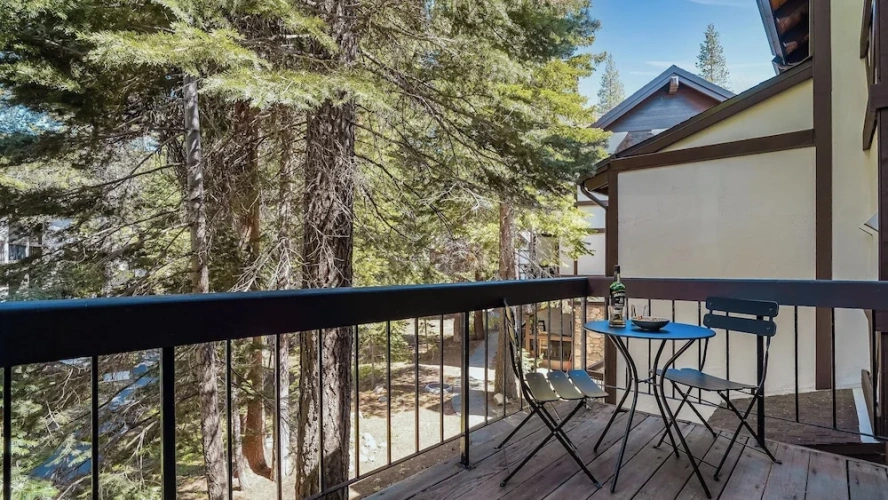 4 Bedrooms Apartment with balcony