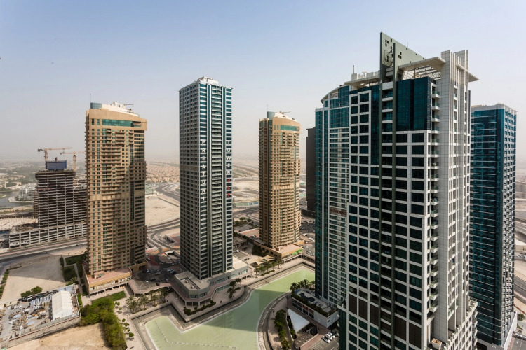 Lake views from 2 bedroom apartment in JLT - Image 6