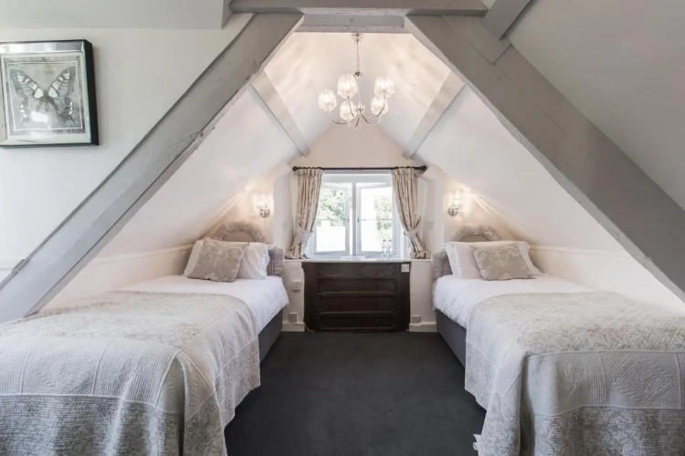 Standard Twin room with garden view