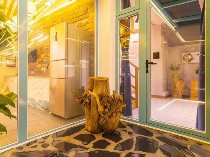 Guest Chain No.1 Courtyard