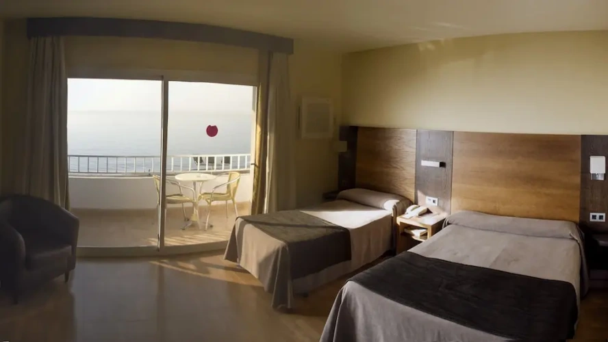 Standard Twin room with sea view