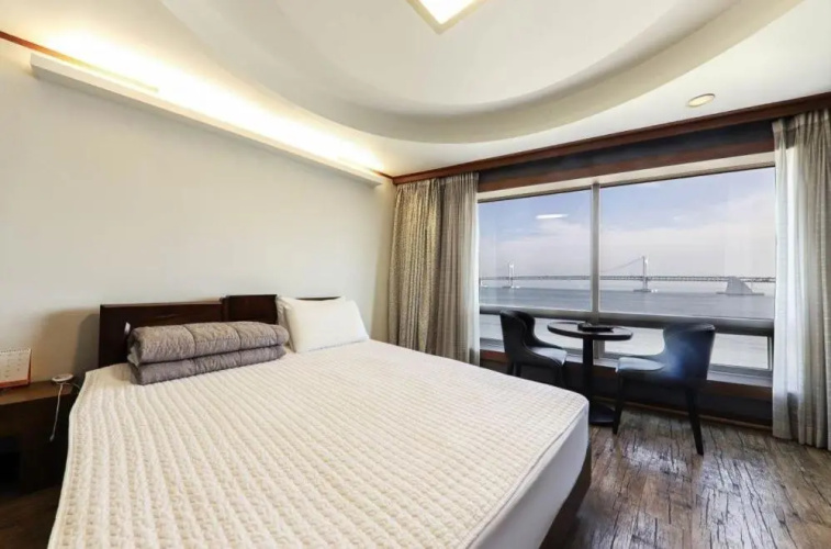 Bridge Hotel