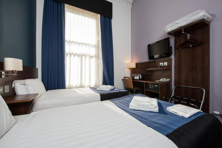 Piries Hotel