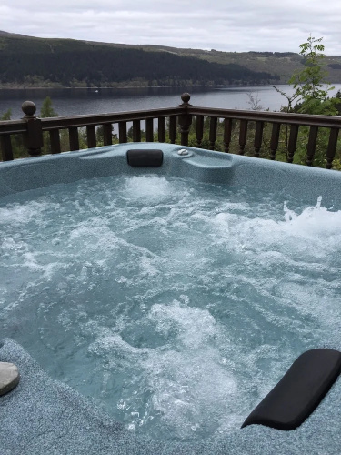 Lodges on Loch Ness