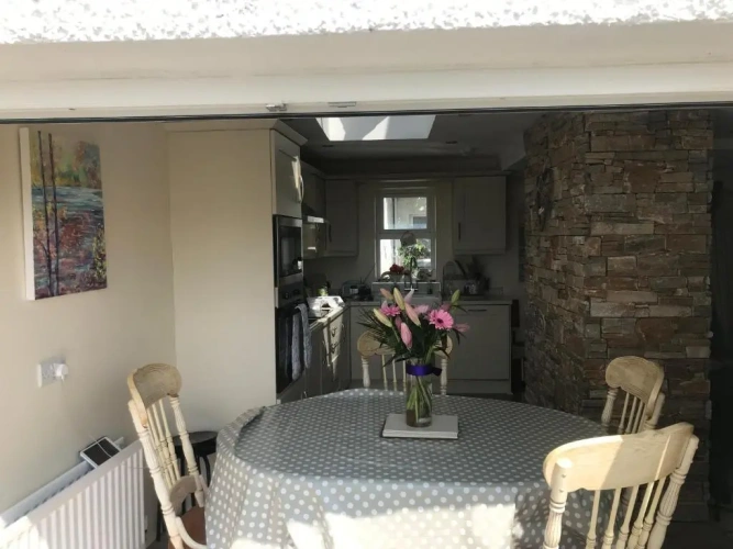 4 Bedrooms Cottage