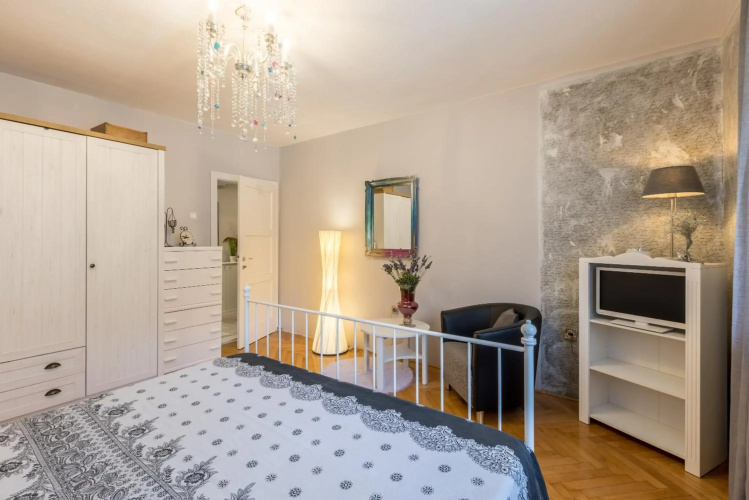 Artistic chill art apartment 2+2.Centar of Split.