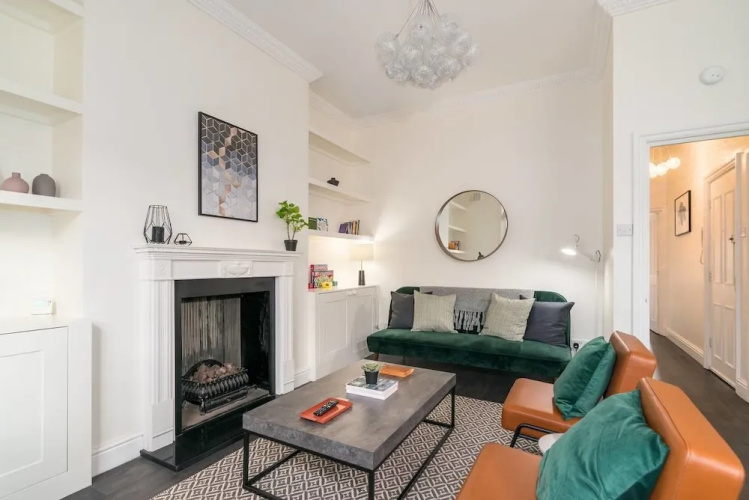 Modern 2BR Home in West London!