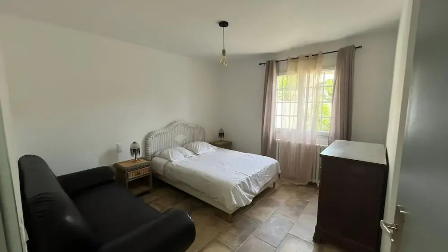 Villa in St Denis With Pool & Pyrenees View
