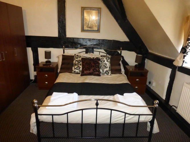 2 Bedrooms Apartment