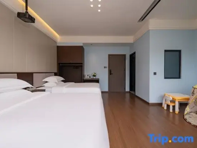 Deluxe Family room with river view