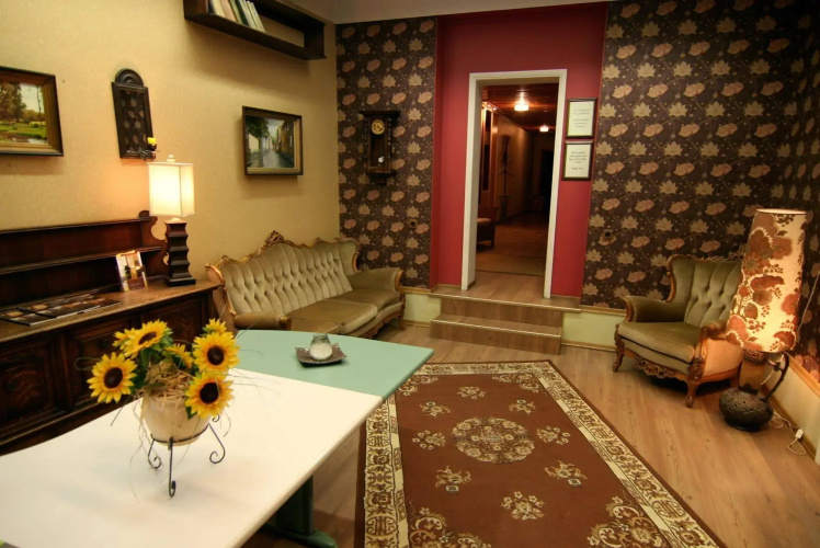 OldHouse Hostel