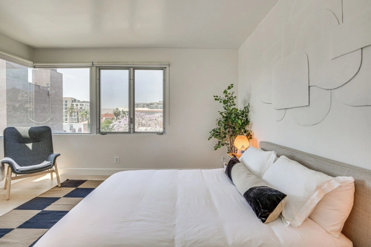 2 Bedrooms Apartment