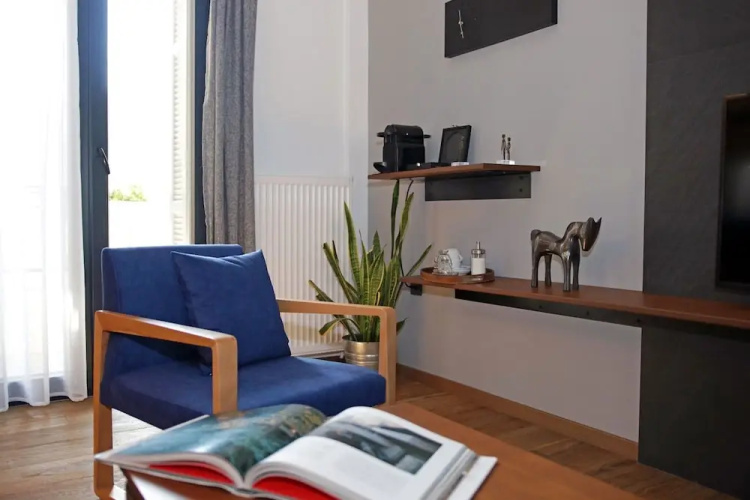 Tom's Bachelor Pad