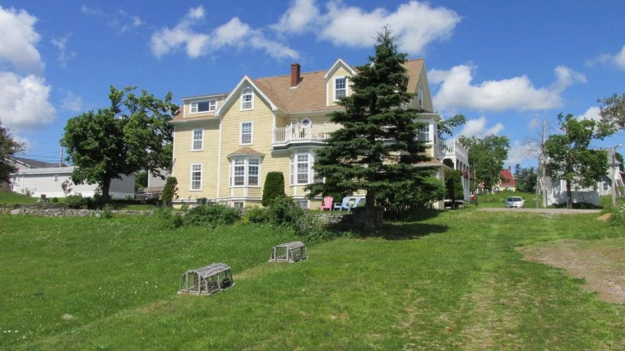 Louisbourg Harbour Inn