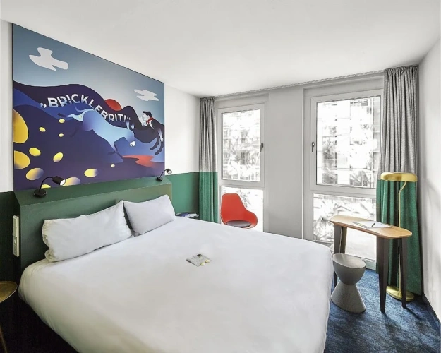 Standard Quadruple Family Suite
