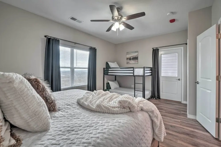 3 Bedrooms Apartment