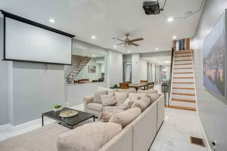 4 Bedrooms Apartment