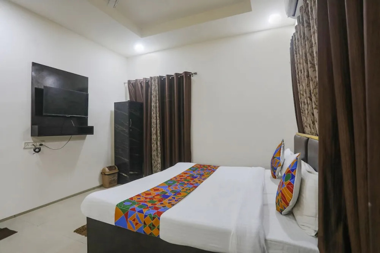 Fabhotel Paradise Stay Inn