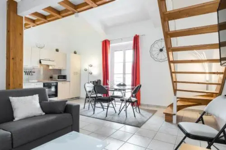 Massena Square - 1 Bdr Duplex With Ac