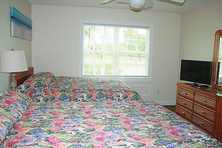 104m 1 Bedroom Condo by RedAwning