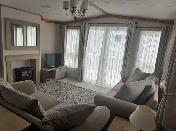 Luxury 2 Bedroom van Pets go Free