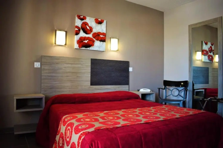 Standard Triple room