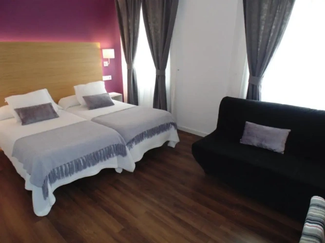 Standard Triple room