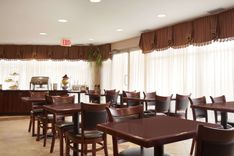 Days Inn & Suites by Wyndham Langley photo 14