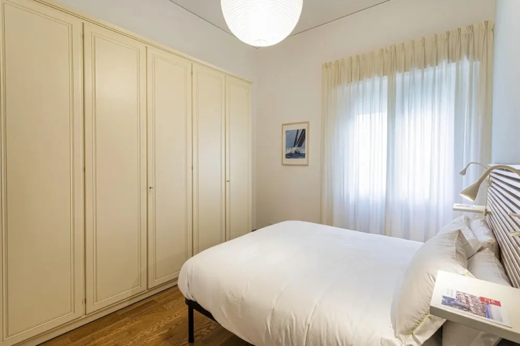 Light Apartment in Albaro