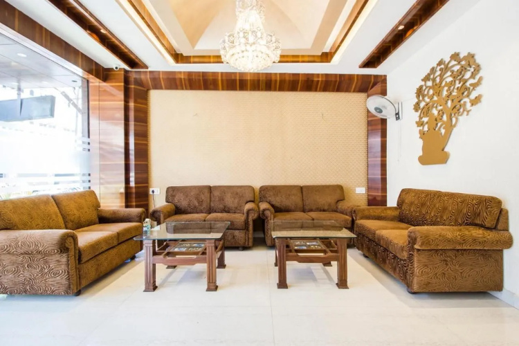 FabHotel Royal Villa