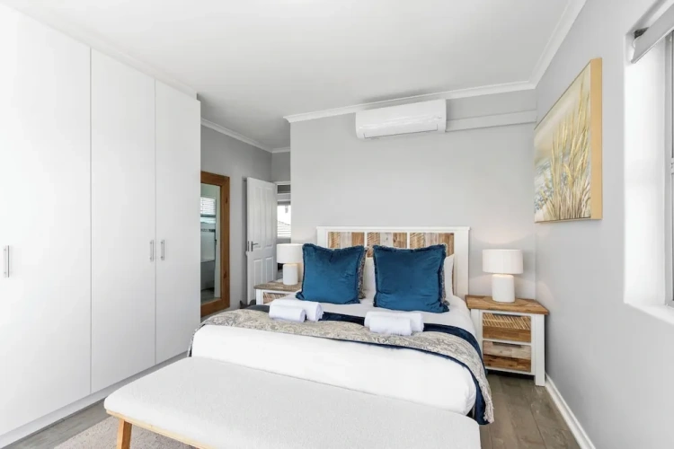 3 Bedrooms Apartment