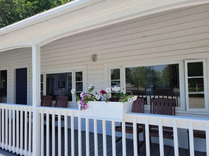 Yardarm Motel