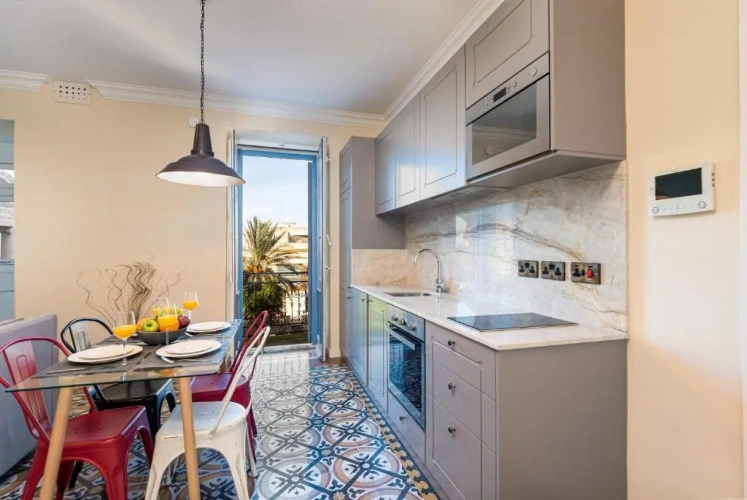 2 Bedrooms Apartment
