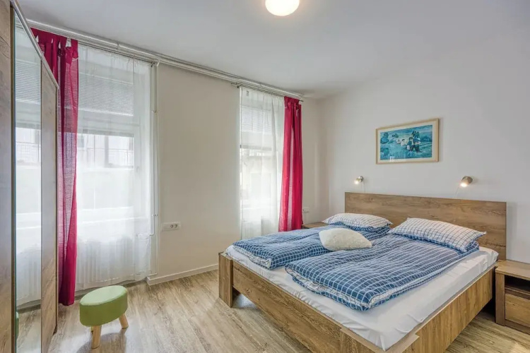Jantar Apartments