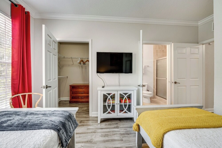 2 Bedrooms Apartment