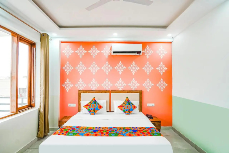 Fabhotel Tanvi Premium