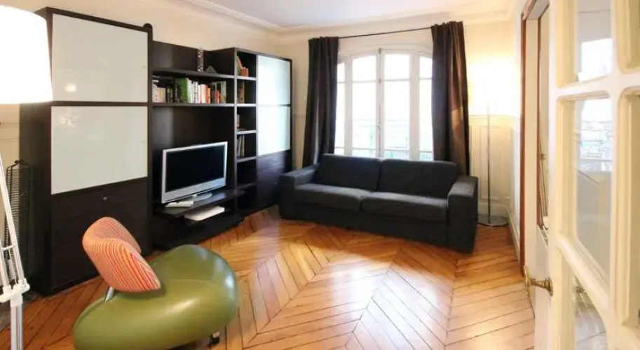 Descartes Apartment