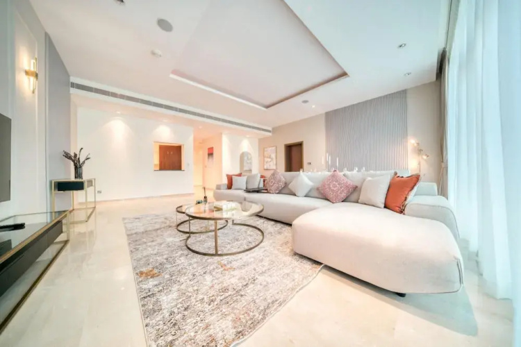 Modish Palm 3BR w Private Balcony Beach Access