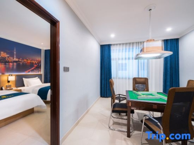 Deluxe Suite
